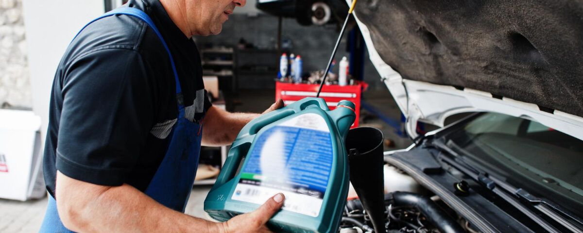 la-cat-timp-se-schimba-uleiul-din-cutia-de-viteze