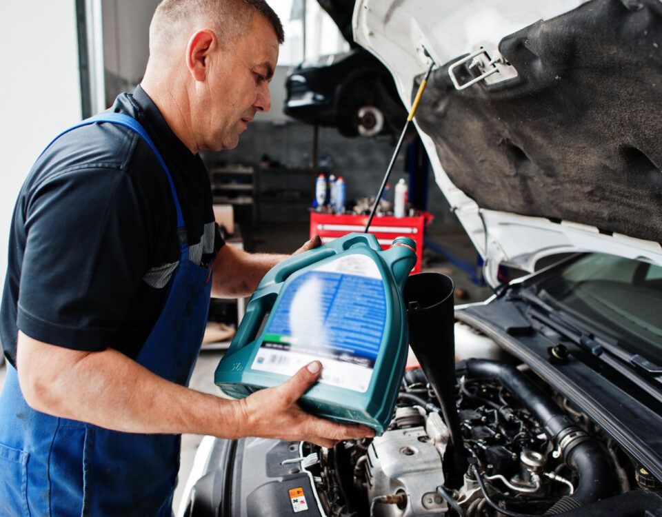 la-cat-timp-se-schimba-uleiul-din-cutia-de-viteze